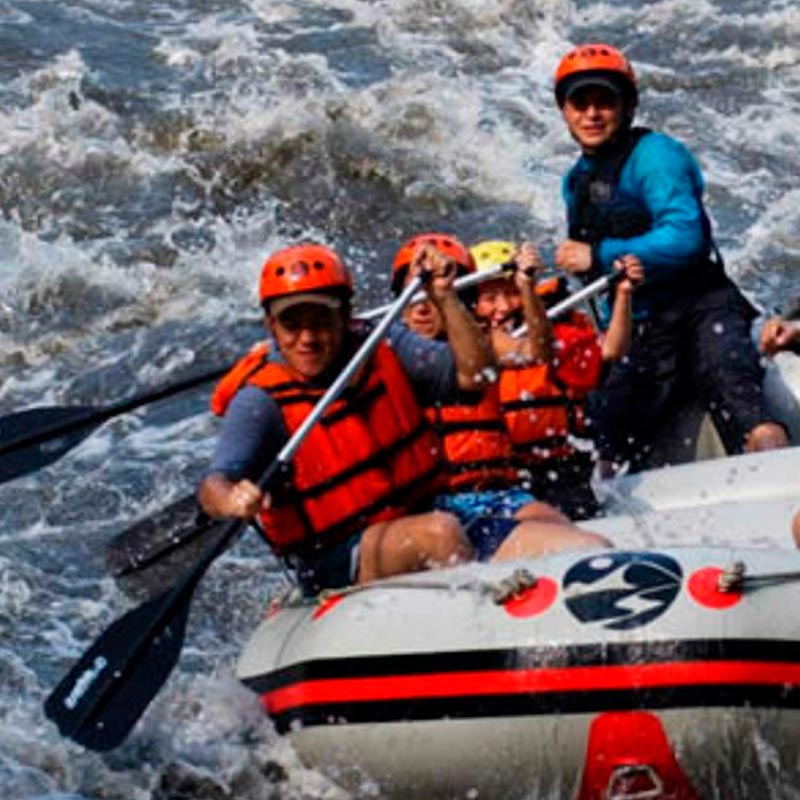 8 Personas En Balsa Rafting